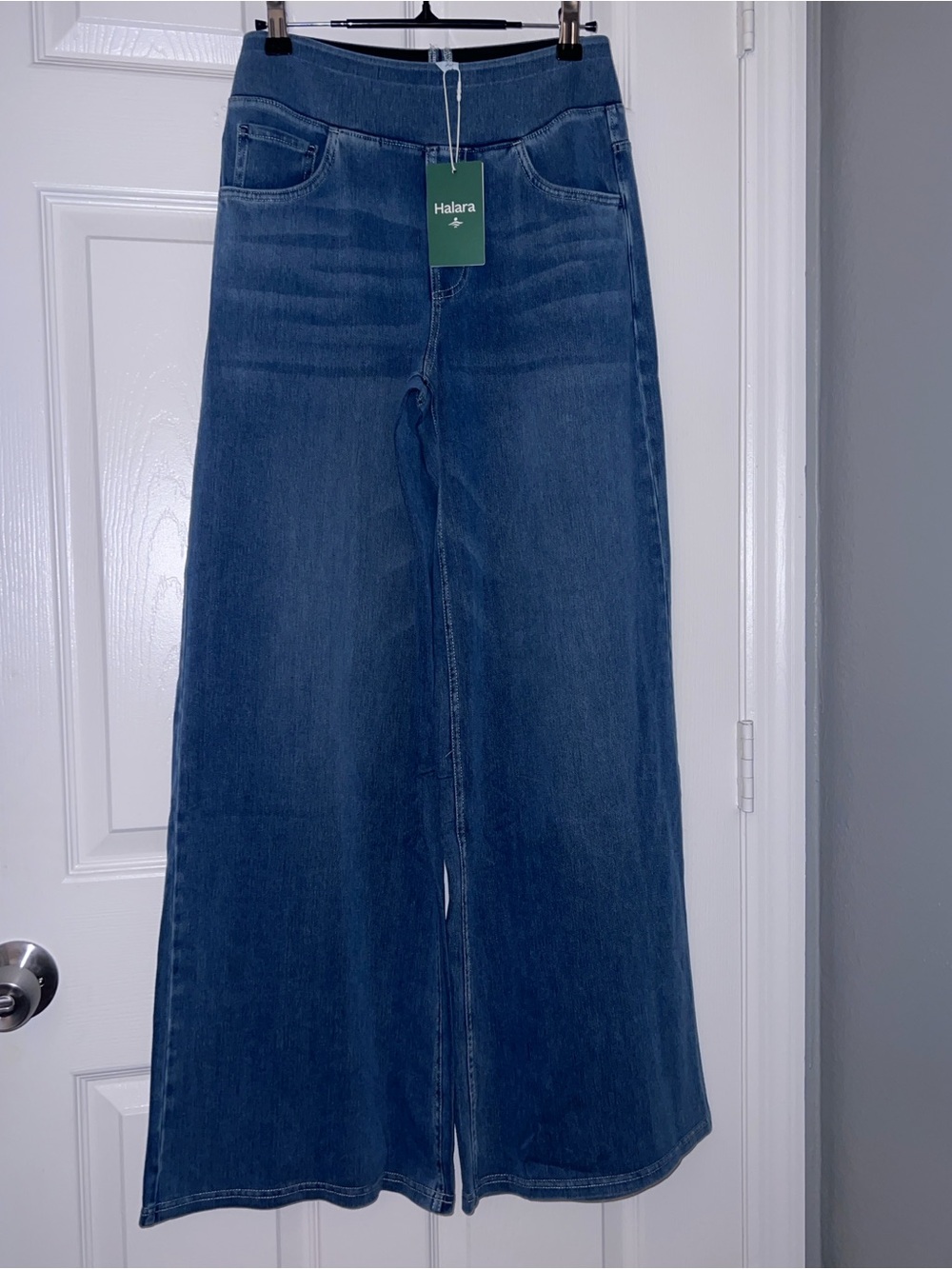 HALARA Wide-Leg Flare Jeans in Dark Blue Denim